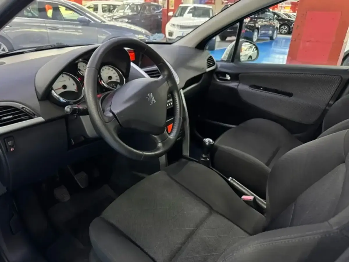 Usado Peugeot 207 Sport 95 CV (69 kW) 2009 Beige Berlina