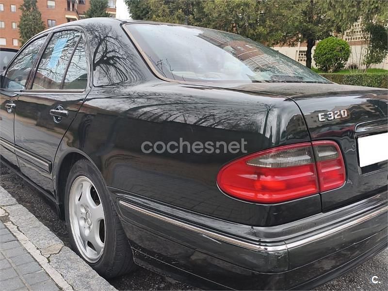 Usado Mercedes E320 Avantgarde 197 CV (144 kW) 2001 Verde Berlina