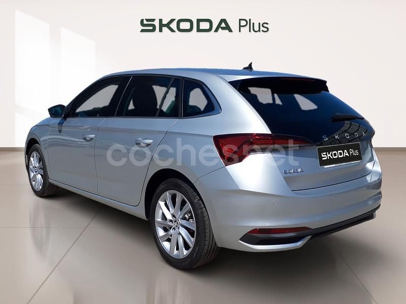 Usado Skoda Scala Selection 115 CV (84 kW) 2024 Gris / plata Utilitario