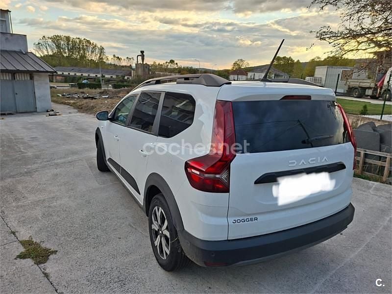 Usado Dacia Jogger Expression 100 CV (73 kW) 2023 Blanco Monovolumen