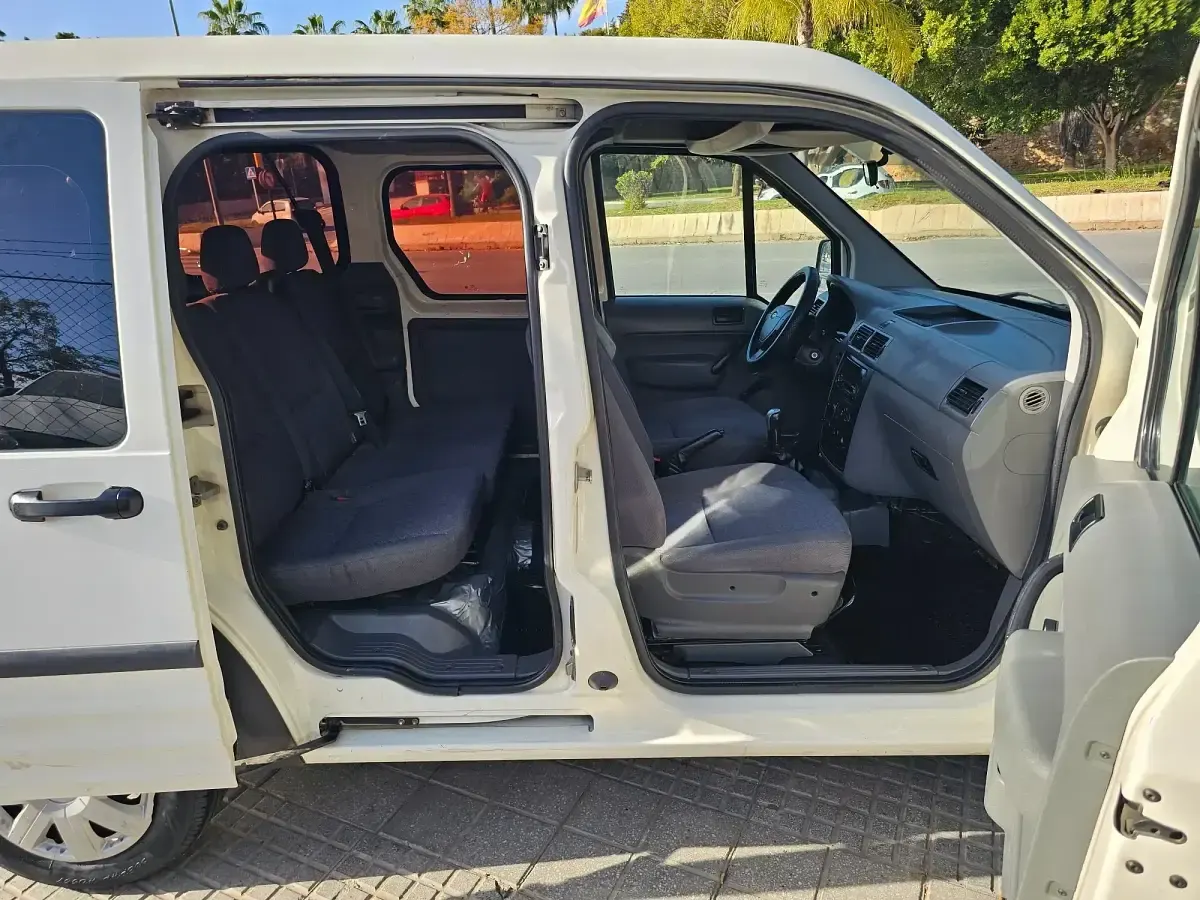 Usado Ford Transit Connect S 90 CV (66 kW) 2006 Blanco Monovolumen