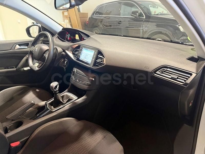 Usado Peugeot 308 Active 120 CV (88 kW) 2016 Blanco Berlina