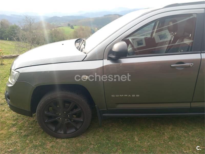 Usado Jeep Compass Limited 163 CV (119 kW) 2013 Gris / plata SUV
