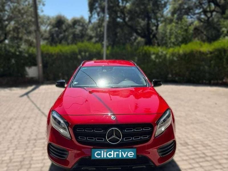 Usado Mercedes GLA200 156 CV (114 kW) 2019 Rojo SUV