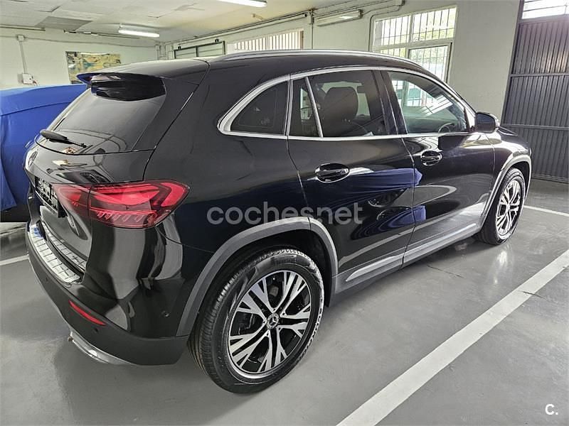 Usado Mercedes GLA200 150 CV (110 kW) 2024 Negro SUV