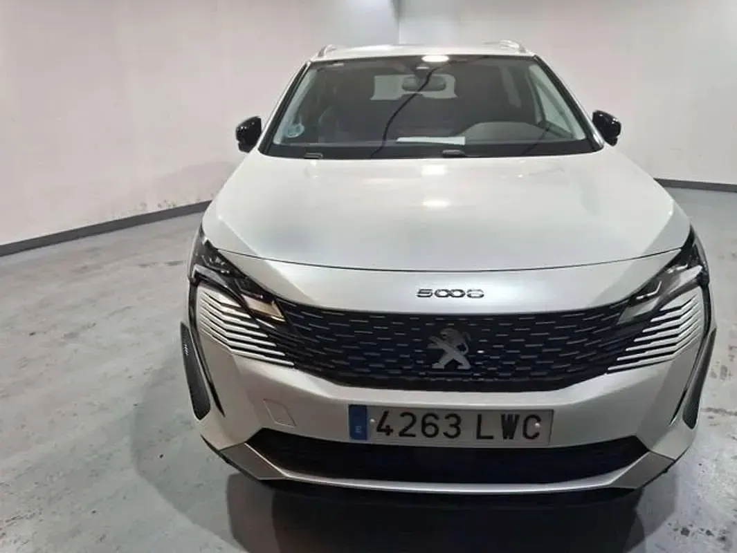 Usado Peugeot 5008 Allure 131 CV (96 kW) 2022 Blanco SUV