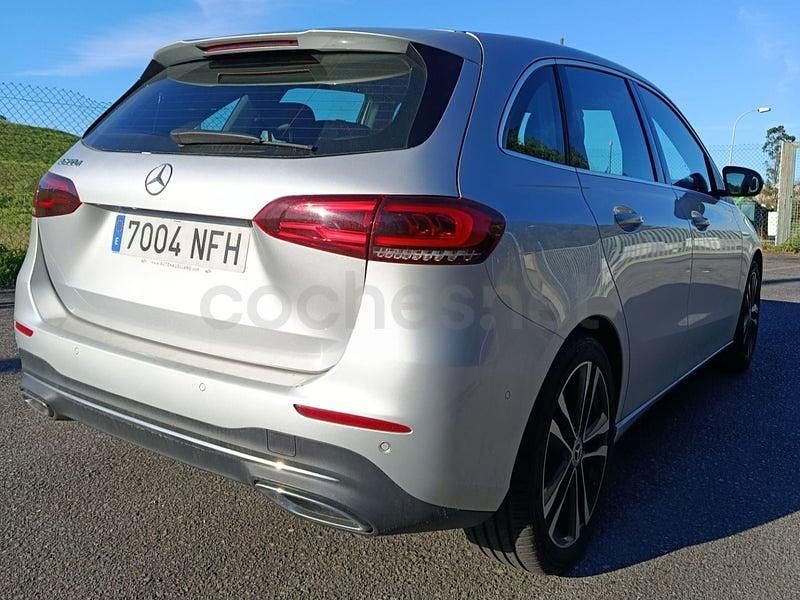 Usado Mercedes B200 150 CV (110 kW) 2020 Gris / plata Monovolumen