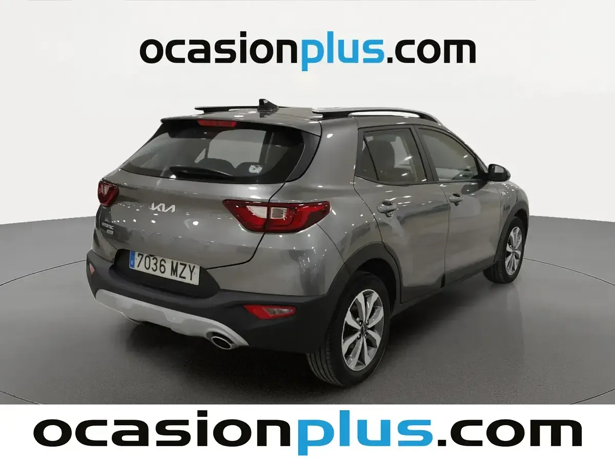 Usado Kia Stonic 100 CV (73 kW) 2025 Gris SUV
