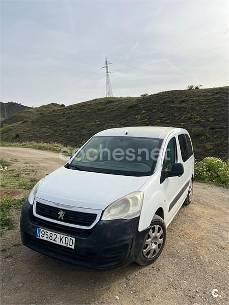 Usado Peugeot Partner Tepee Access 75 CV (55 kW) 2016 Blanco Monovolumen