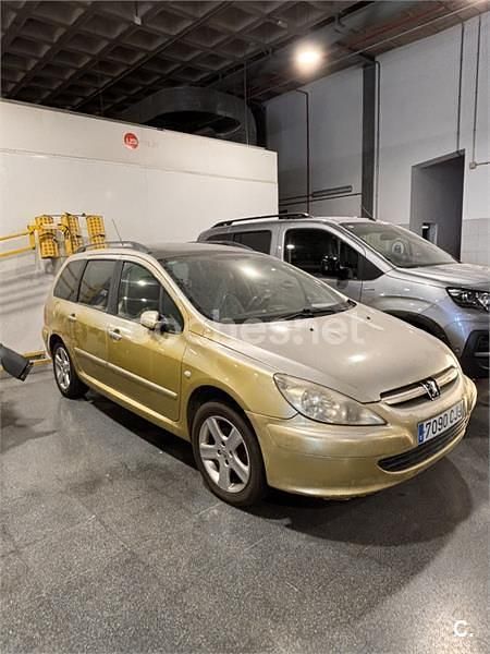 Usado Peugeot 307 138 CV (101 kW) 2003 Amarillo Familiar