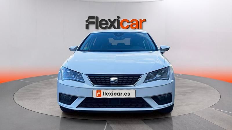 Usado Seat Leon Style 130 CV (95 kW) 2018 Blanco Berlina