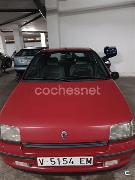 Usado Renault Clio 80 CV (58 kW) 1993 Rojo Berlina