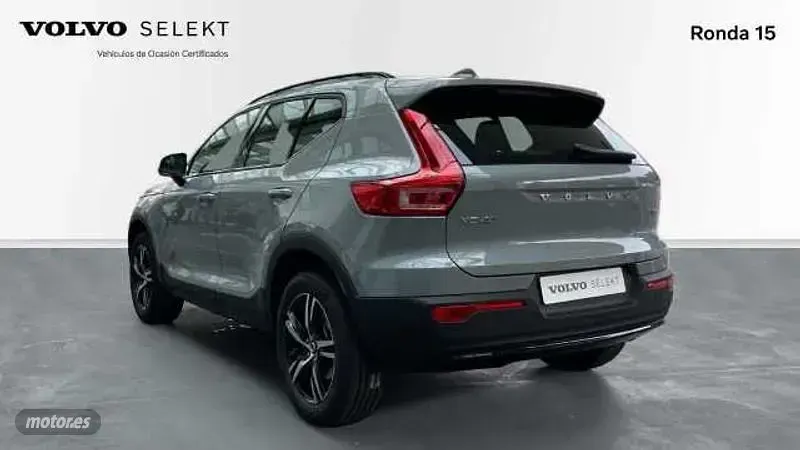 Nuevo Volvo XC40 Plus 2025 Gris SUV