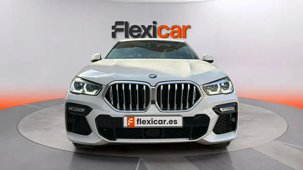 Używany BMW X6 M50 400 KM (294 kW) 2020 Biały SUV