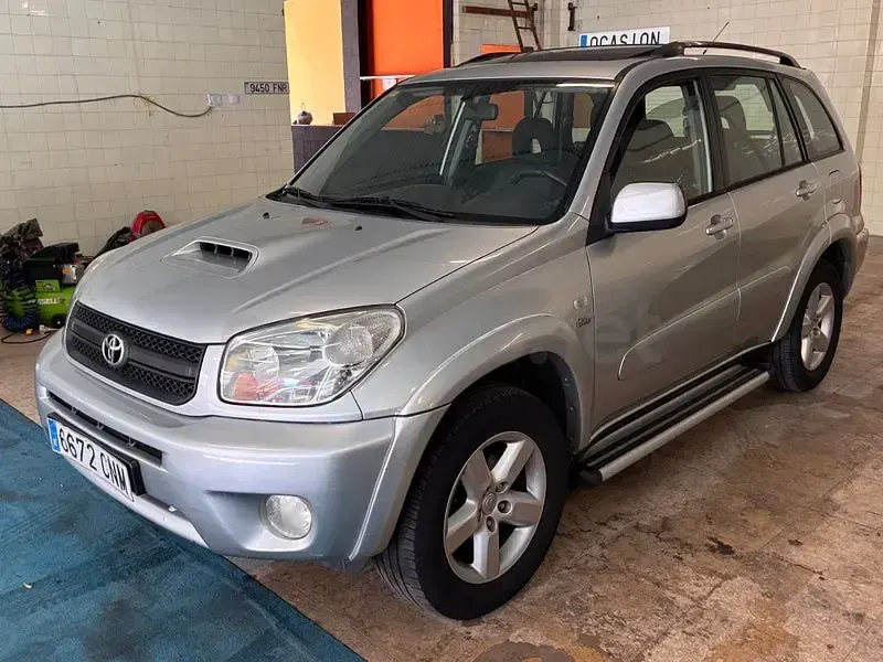 Usado Toyota RAV4 Luna 116 CV (85 kW) 2004 Gris / plata SUV
