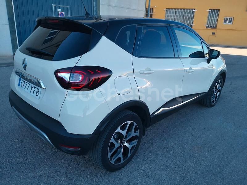 Usado Renault Captur Zen 110 CV (80 kW) 2017 Amarillo SUV