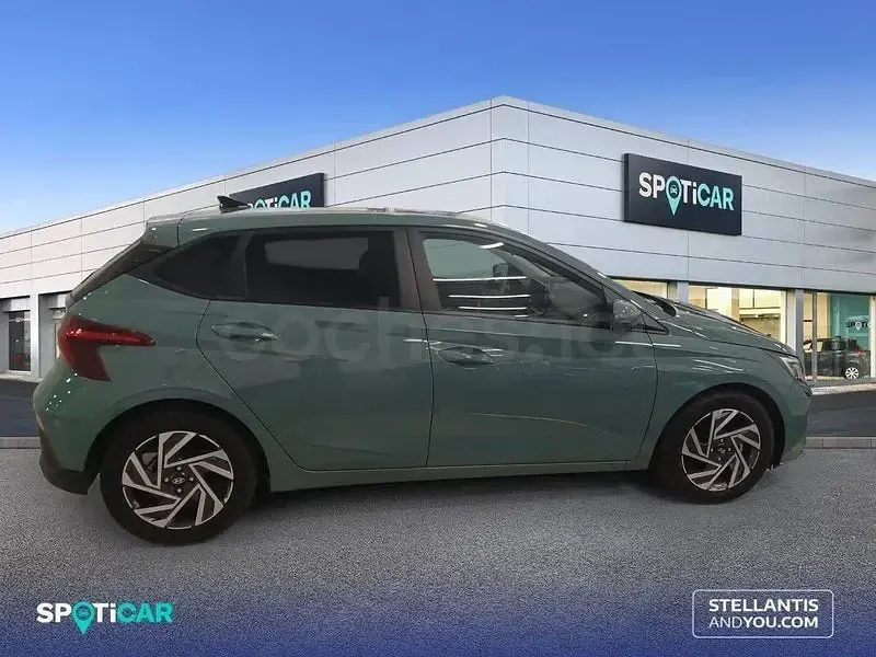 Usado Hyundai i20 79 CV (58 kW) 2024 Gris / plata Utilitario