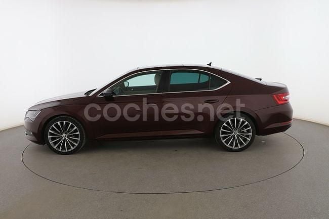 Usado Skoda Superb LAURIN & KLEMENT 192 CV (141 kW) 2015 Rojo Berlina