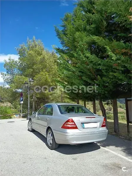 Usado Mercedes C320 Elegance 218 CV (160 kW) 2001 Gris / plata Berlina
