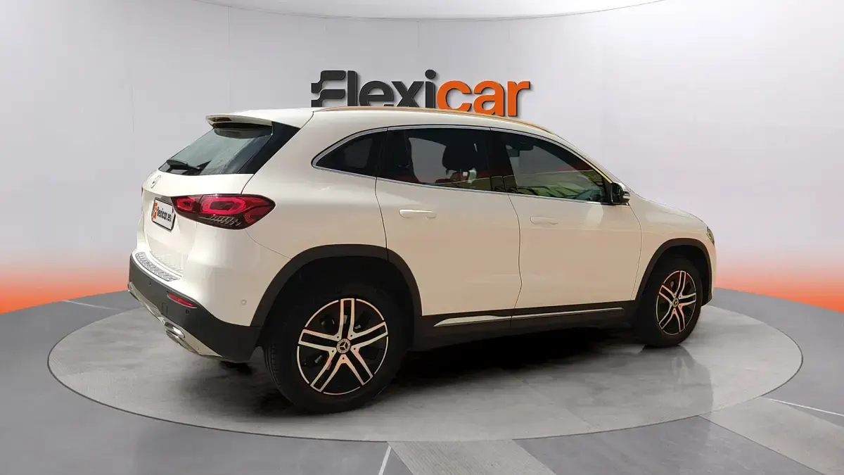 Usado Mercedes GLA200 150 CV (110 kW) 2021 Blanco SUV