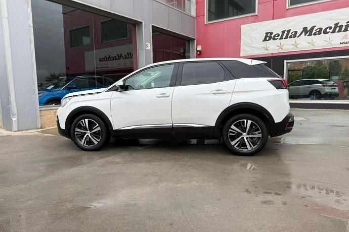 Usado Peugeot 3008 Allure 131 CV (96 kW) 2019 Blanco Monovolumen