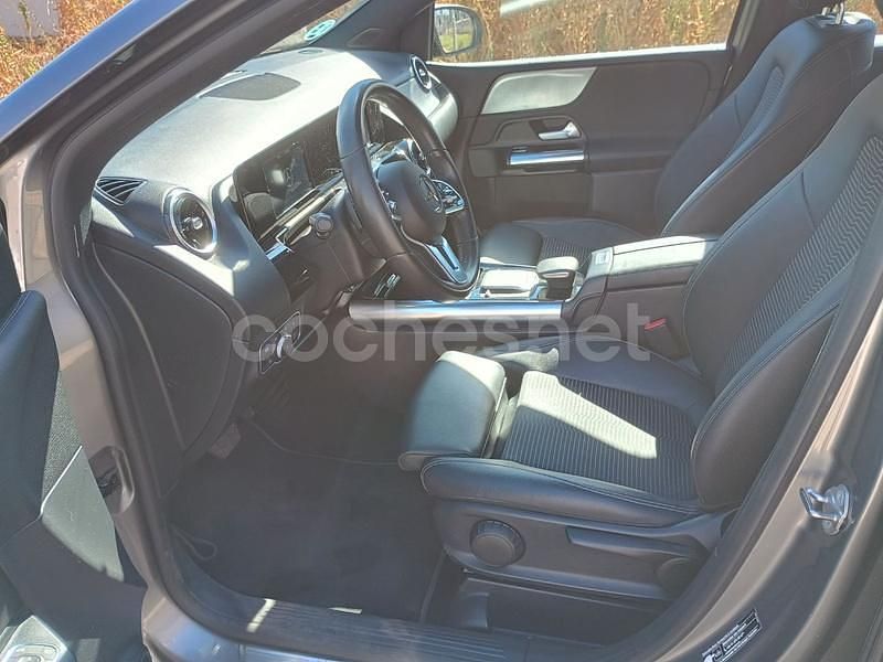 Usado Mercedes B180 116 CV (85 kW) 2021 Beige Utilitario