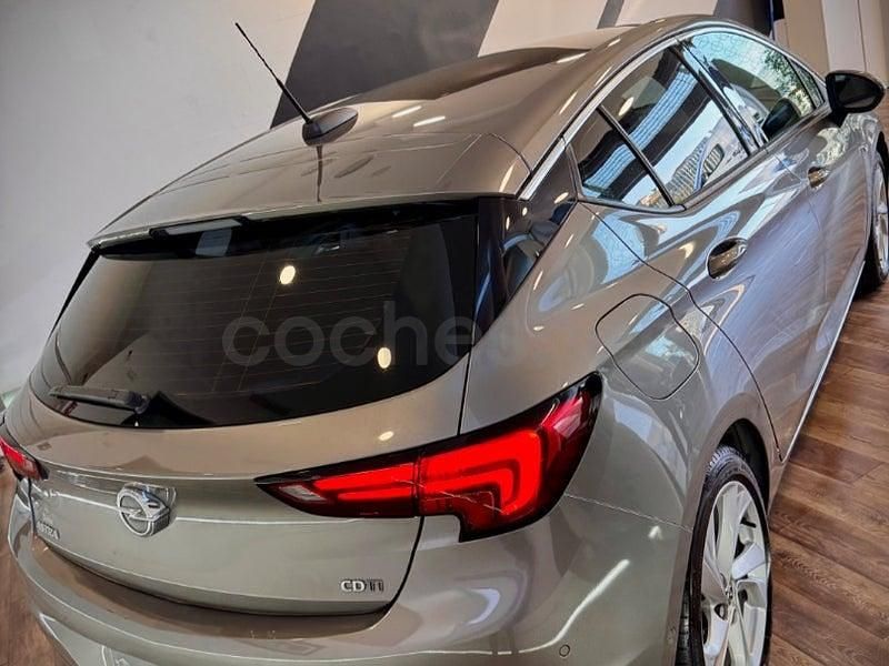 Usado Opel Astra Dynamic 110 CV (80 kW) 2016 Gris / plata Berlina