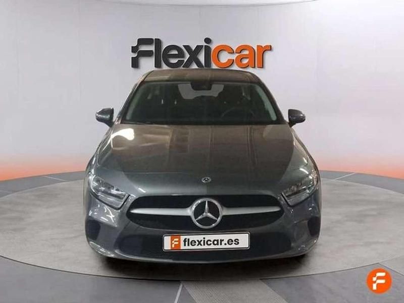 Usado Mercedes A180 109 CV (80 kW) 2020 Gris Utilitario