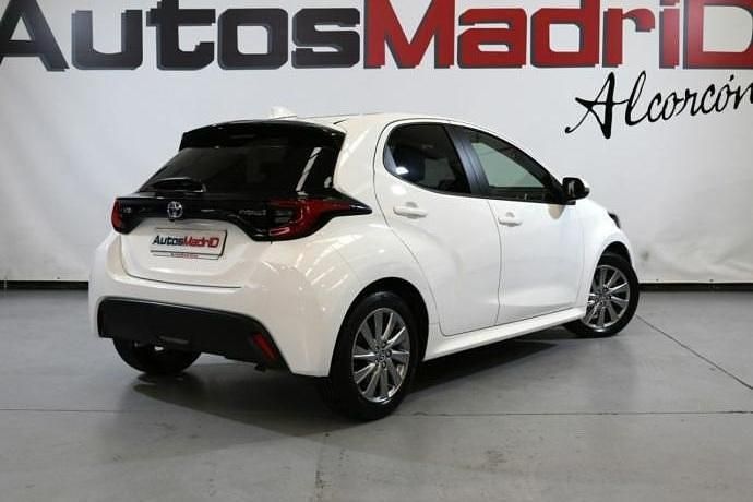Usado Toyota Yaris Hybrid Active 116 CV (85 kW) 2021