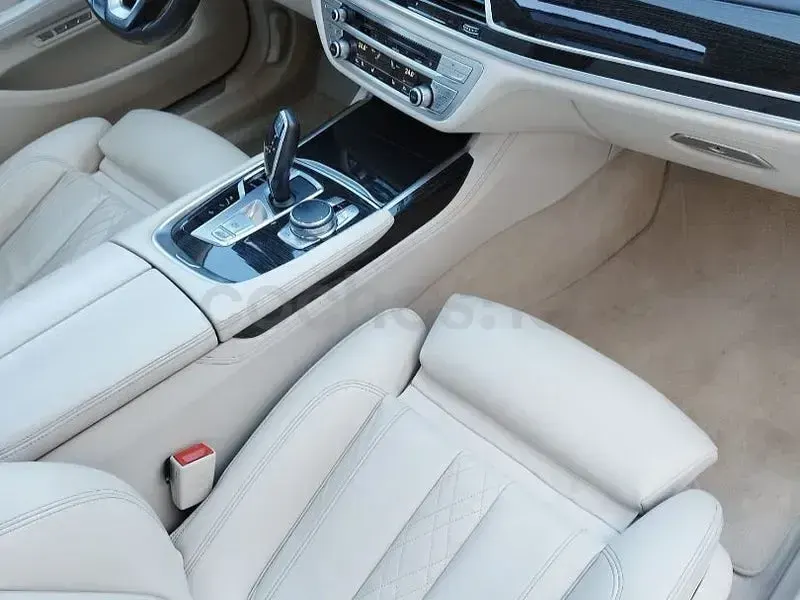 Usado BMW 730L Comfort Edition 258 CV (189 kW) 2016 Gris / plata Berlina