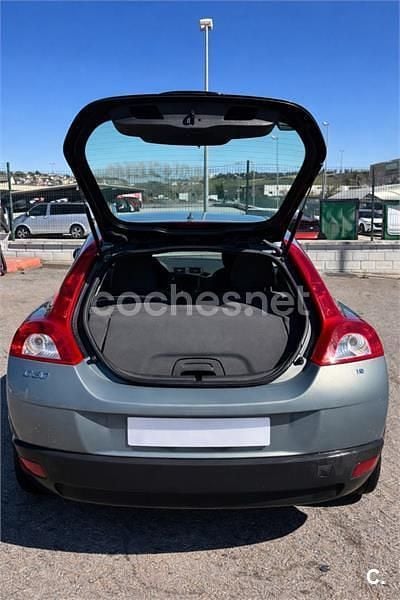 Usado Volvo C30 Kinetic 100 CV (73 kW) 2007 Gris / plata Utilitario