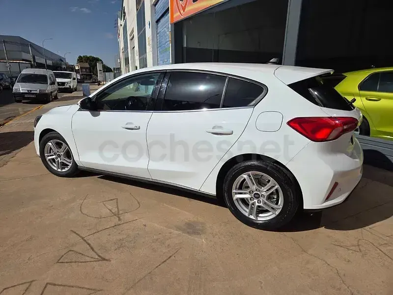 Usado Ford Focus Active X 120 CV (88 kW) 2022 Blanco Berlina