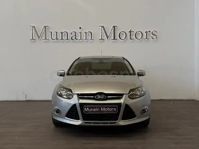 Usado Ford Focus Titanium 115 CV (84 kW) 2011 Gris / plata Berlina