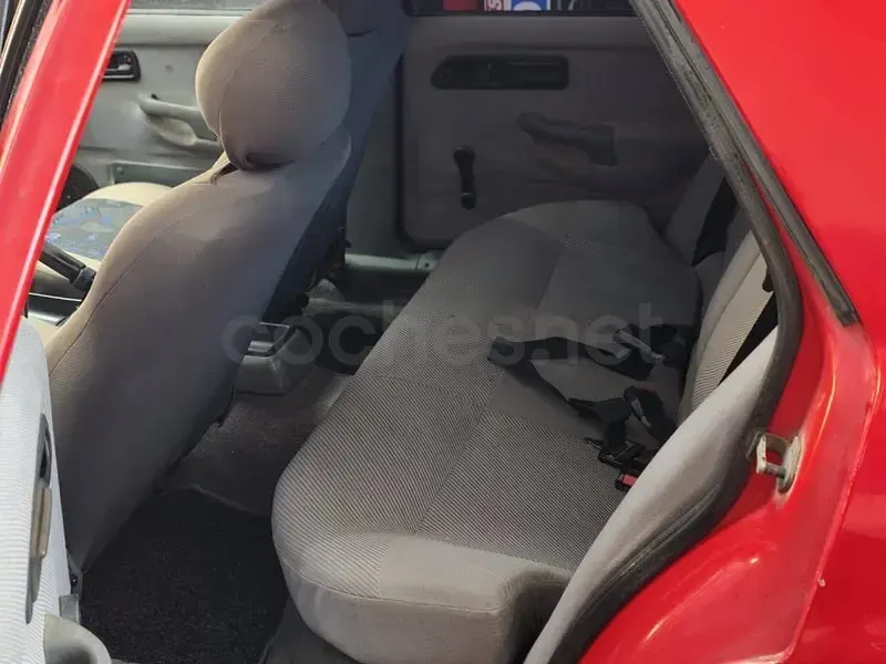 Usado Ford Sierra 123 CV (90 kW) 1989 Rojo Berlina