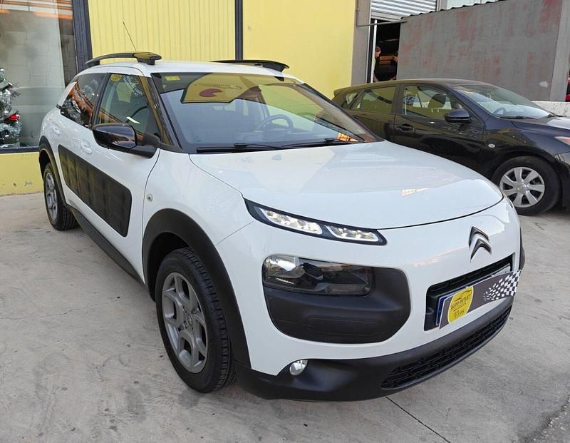 Usado Citroën C4 Cactus Shine 100 CV (73 kW) 2016 Blanco Utilitario