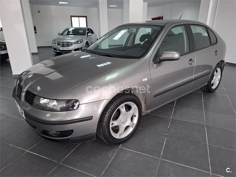 Usado Seat Leon Sport 110 CV (80 kW) 2003 Gris / plata Utilitario