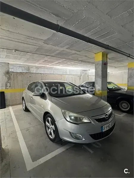 Usado Opel Astra Cosmo 115 CV (84 kW) 2010 Gris / plata Berlina
