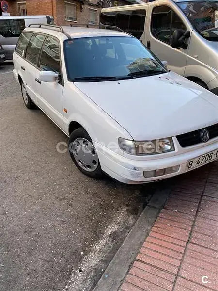 Usado VW Passat 115 CV (84 kW) 1994 Blanco Familiar