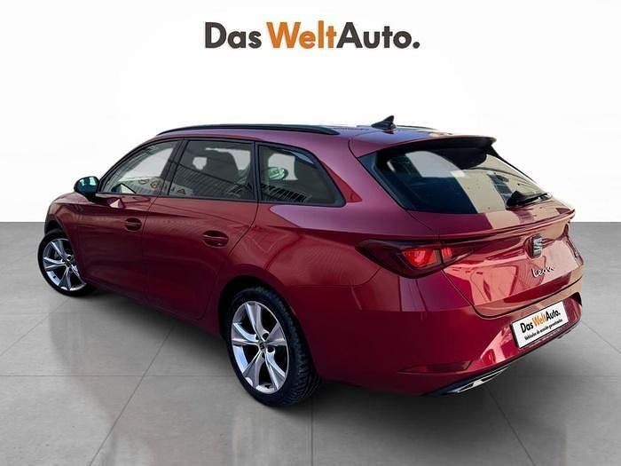 Usado Seat Leon FR 150 CV (110 kW) 2025 Rojo Familiar