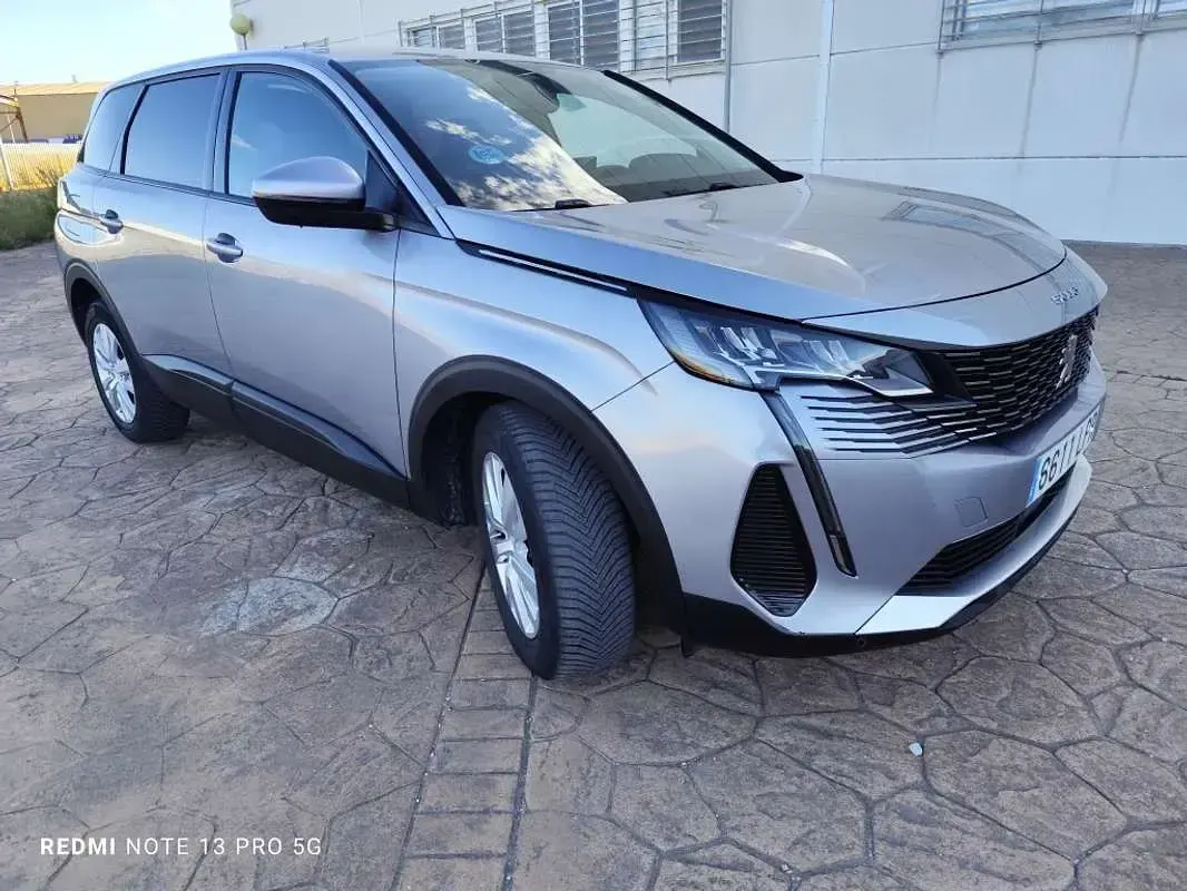 Usado Peugeot 5008 Active 131 CV (96 kW) 2021 Gris SUV