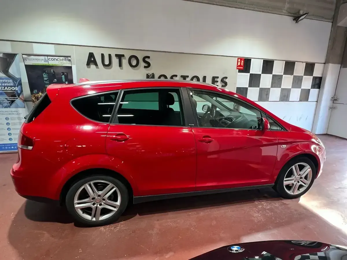 Usado Seat Altea XL Style 140 CV (102 kW) 2013 Rojo Monovolumen
