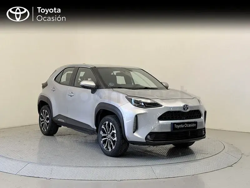 Usado Toyota Yaris Cross Active 116 CV (85 kW) 2022 Gris / plata SUV