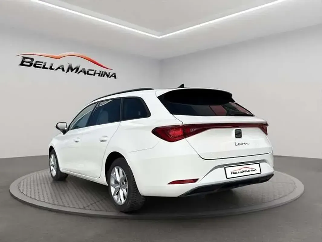 Usado Seat Leon Style 116 CV (85 kW) 2022 Blanco Utilitario