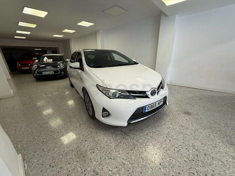 Usado Toyota Auris Hybrid Active 136 CV (100 kW) 2013 Blanco Familiar