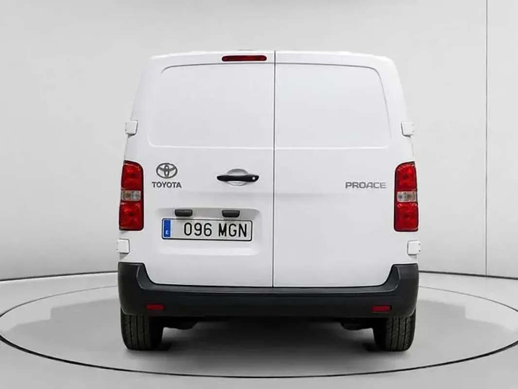 Usado Toyota Proace Plus 102 CV (75 kW) 2023 Blanco Monovolumen