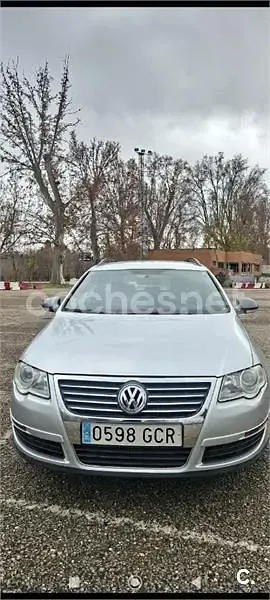 Usado VW Passat 105 CV (77 kW) 2008 Gris / plata Familiar