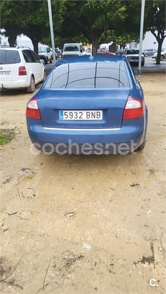 Usado Audi A4 115 CV (84 kW) 2001 Azul Berlina