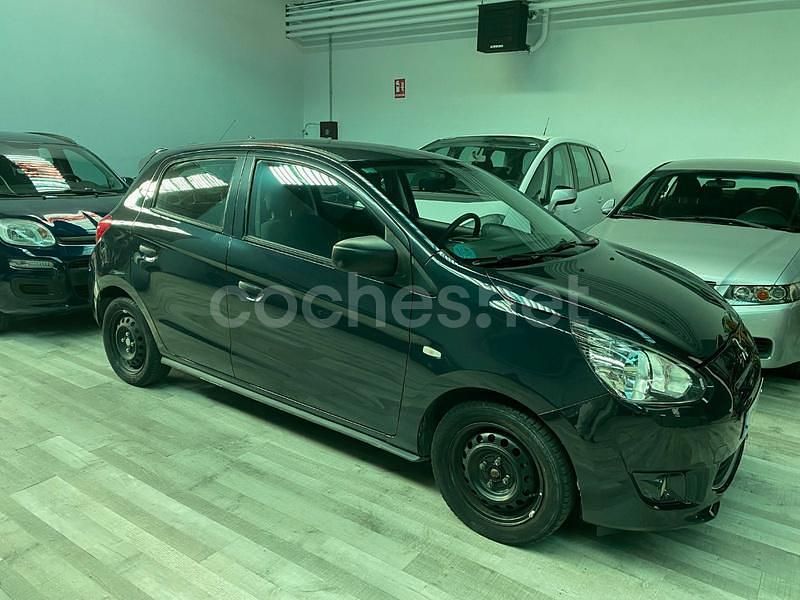 Negro Usado 2015 Mitsubishi Space Star Berlina | 5999 € - Imagen 1/4