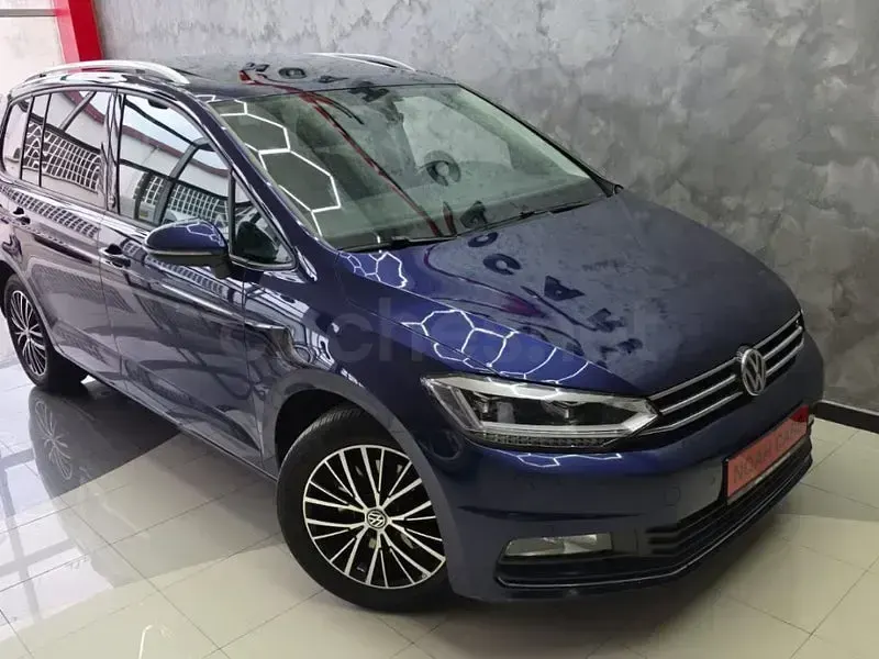Usado VW Touran Sportline 150 CV (110 kW) 2017 Azul Monovolumen