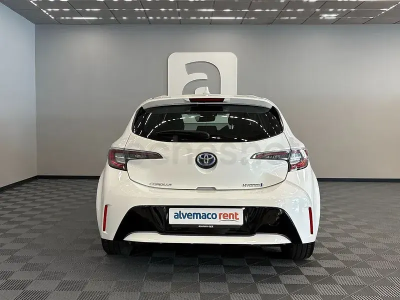 Usado Toyota Corolla Active 122 CV (89 kW) 2021 Blanco Berlina